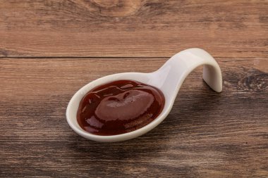 Geleneksel domates barbekü sosu kasede