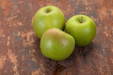 Olgun, tatlı, sulu elma