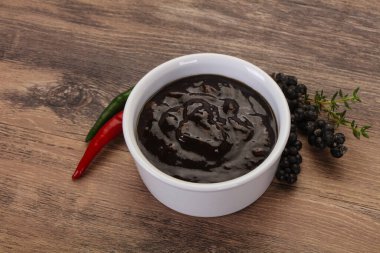 Et için baharatlı karabiber sosu.