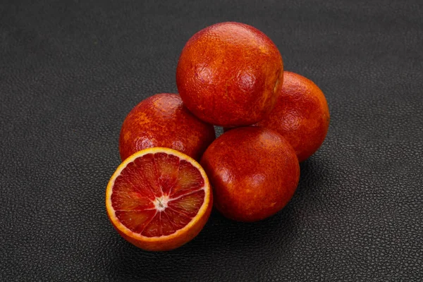 Doce Vermelho Laranja Heap Sobre Mesa — Fotografia de Stock