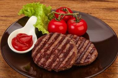 Domates soslu ızgara burger pirzolası
