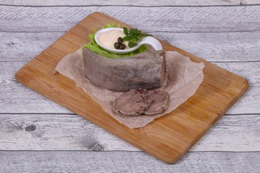 Gurmet domuz dili aperatifi.