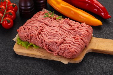 Pişirmek için çiğ hindi kıyması