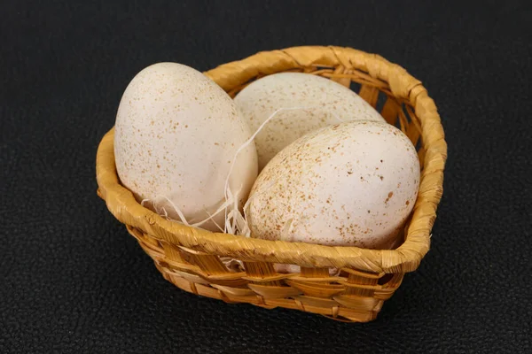 Tres Grandes Huevos Pavo Crudo Listos Para Cocinar —  Fotos de Stock