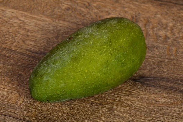 Zielone Smaczne Mango Nad Tłem — Zdjęcie stockowe
