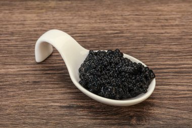 Lüks balık, kâsede siyah havyar.