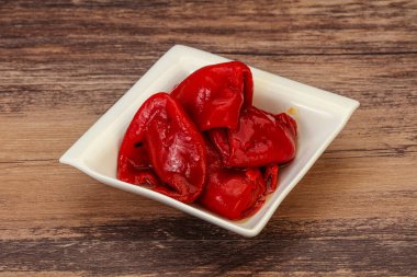 Yağda ızgara kırmızı biber.