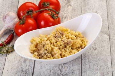 Et ve baharatlı bulgur.