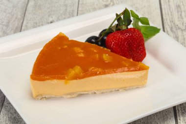 Kayısılı cheesecake çilekli ve naneli.