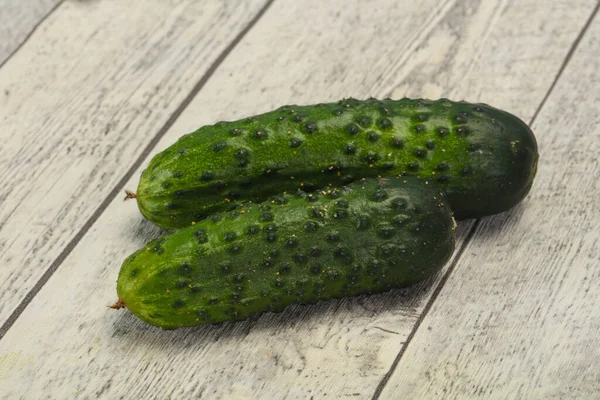 Érett Friss Zöld Két Uborka Készen Áll Vegán — Stock Fotó