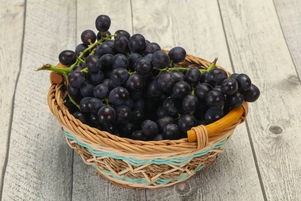 Fresh Ripe Sweet Red Grape Branch — Stock Photo, Image