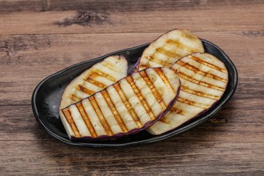 Izgara graffiti yumurta dilimleri ve zeytinyağı.