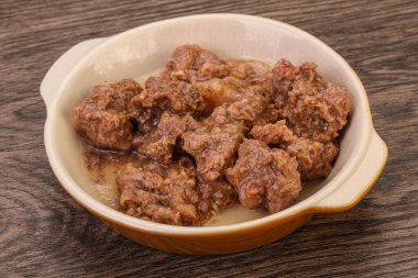 Kavanozda baharatlı geyik güveci