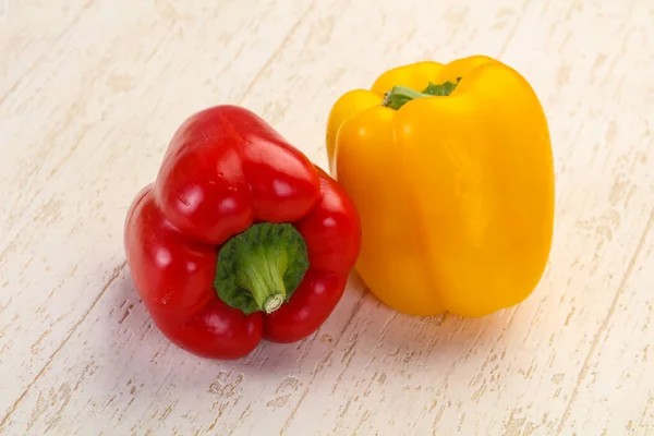 Rote Und Gelbe Bulgarische Paprika — Stockfoto