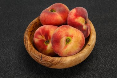 Tatlı, lezzetli, birkaç şeftali