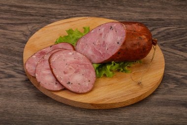 Baharatlı ve otlu füme jambon.