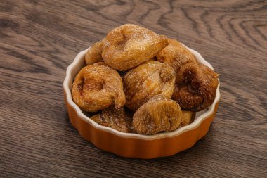 Kuru incirli meyve yığını.