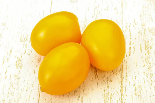 Few Yellow Ripe Tasty Tomatoes Vegetables — Stock Photo, Image