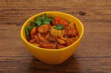 İstiridye soslu tavuk ve sebzeli kişniş.