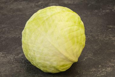 Taze, olgun lahana pişmeye hazır.