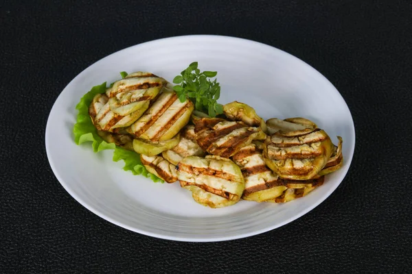 Fatias Berinjela Grelhadas Serviram Manjericão Folhas Salada — Fotografia de Stock