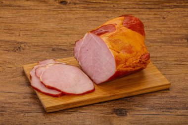 Baharatlı ve otlu füme domuz aslanı.