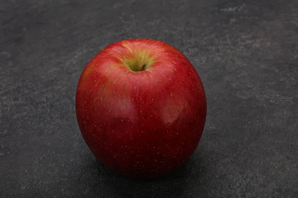 单颗红甜可口的苹果果 — 图库照片
