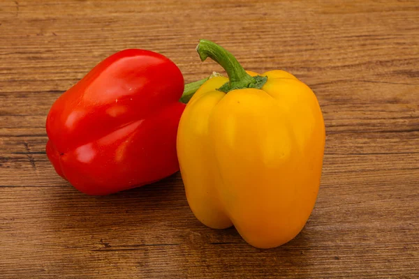 Two Ripe Sweet Bulgarian Bell Peppers — Stock Photo, Image