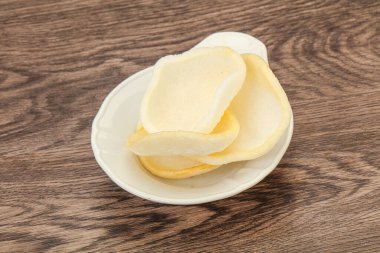 Asya usülü - kâsede ev yapımı karides cipsi