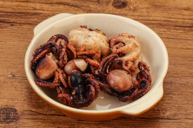 Deniz ürünleri - Kavanozda ızgara ahtapot