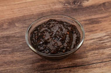 Kasede acı biber sosu var.