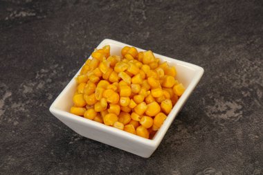 Tatlı salamura mısır tohumları kasede