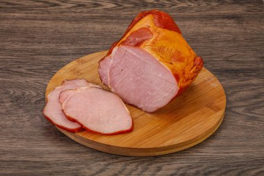 Baharatlı ve otlu füme domuz aslanı.