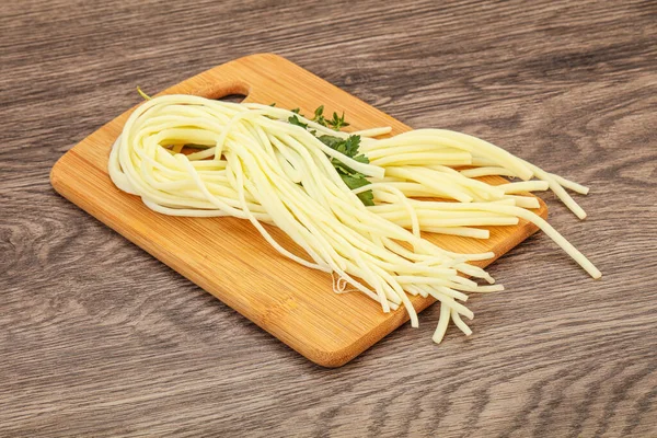 Chechil Spaghetti Brânză Gustare Peste Bord — Fotografie, imagine de stoc