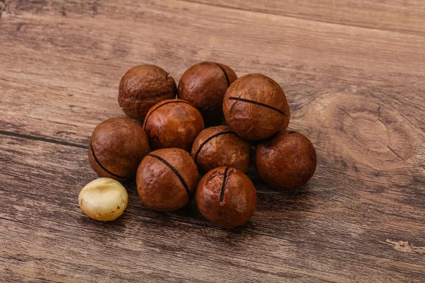 Montón Nuez Macadamia Primer Plano Marrón Sobre Fondo —  Fotos de Stock