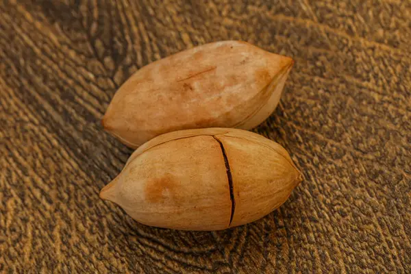 Zralé Chutné Dva Celé Ořechy — Stock fotografie