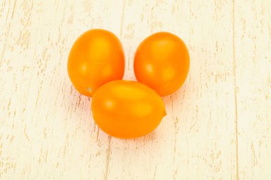 Lezzetli sebzeler - Arka planda sarı domates yığını