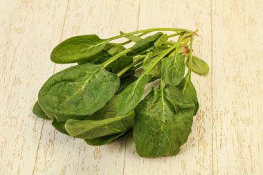 Vejetaryen mutfağı - Taze yeşil ıspanak yaprakları yığını