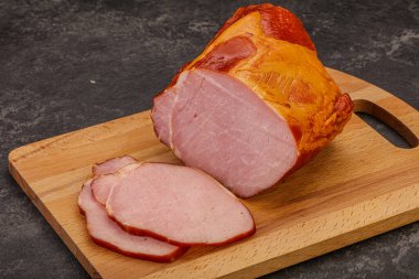 Baharatlı ve otlu füme domuz aslanı.