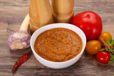 Meşhur İspanyol soğuk domates çorbası.