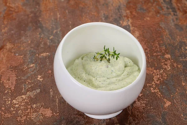 Hüttensauce Mit Kräutern Und Knoblauch — Stockfoto