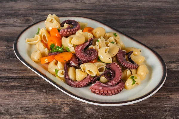 Pasta Met Octopus Peterselie Gele Tomaten — Stockfoto