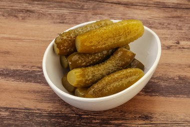 Tabakta salatalık turşusu