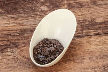 Kasede acı biber sosu var.