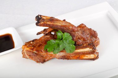 Kişniş yapraklı kuzu rostosu