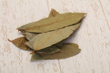 Kuru defne yaprakları - pişirmeye hazır