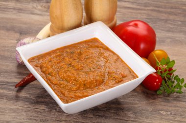 Meşhur İspanyol soğuk domates çorbası.