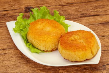 Vejetaryen mutfağı - Tabakta kızarmış patates pirzolası