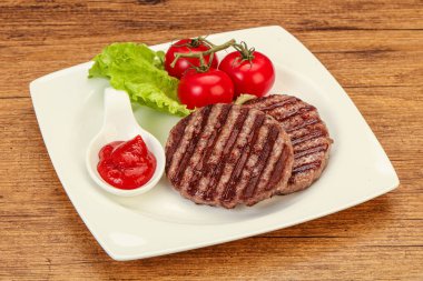 Domates soslu ızgara burger pirzolası
