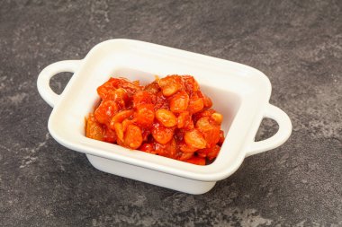 Domates soslu ve biberli fırında böbrek.